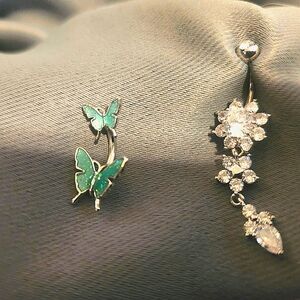 Set of two belly button piercings